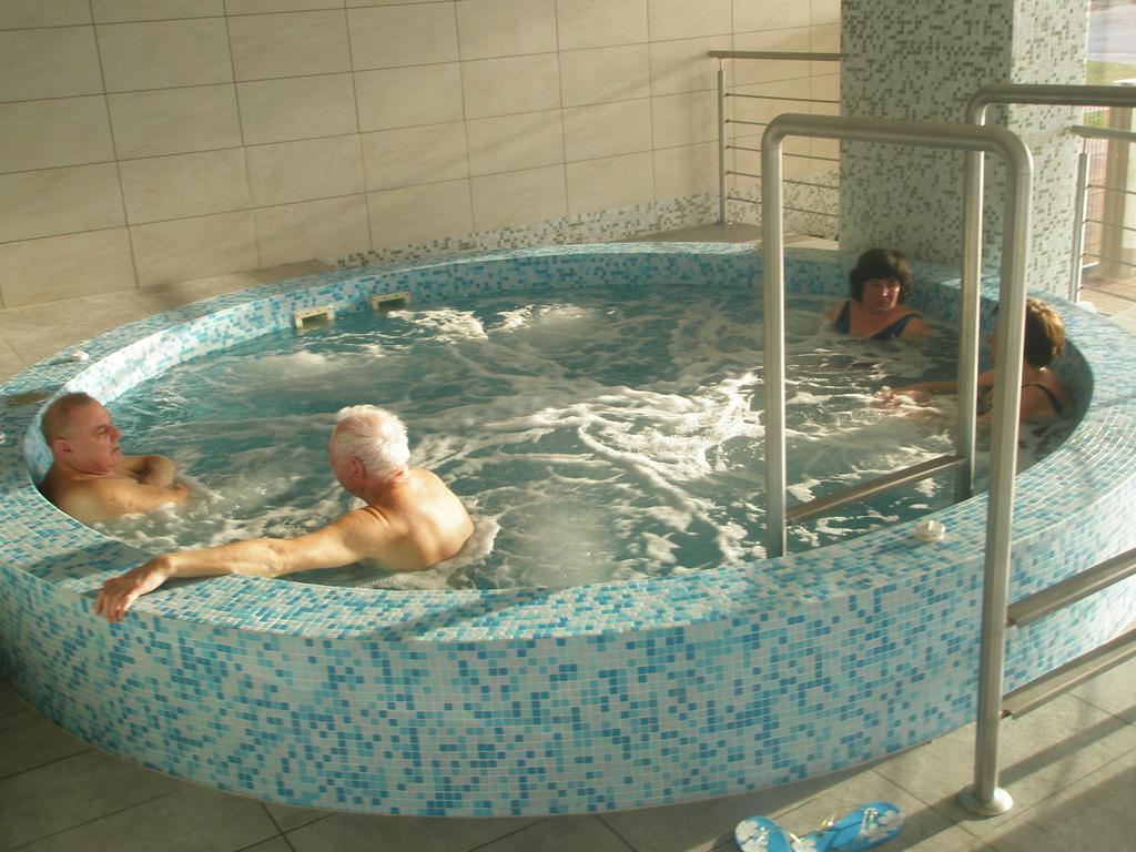 Club218 Relax Family Apartman Siófok Buitenkant foto
